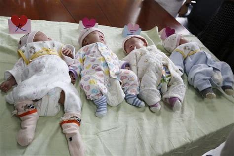 一女子怀二胎意外生下多胞胎