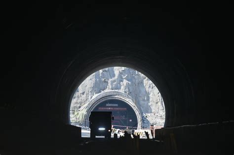 一条不足2000米的隧道