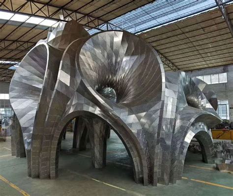 上海不锈钢雕塑厂多少钱