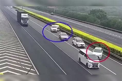 上海停车连撞三车