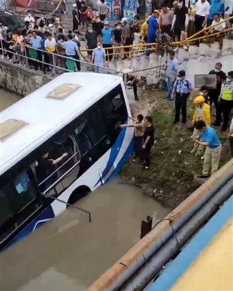 上海公交车坠河事故有没有伤亡