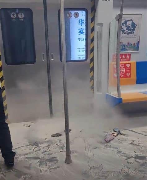 上海地铁充电宝着火事件