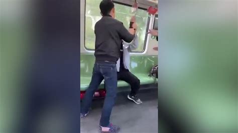 上海地铁内一男子耍刀玩后续