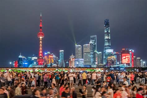 上海外滩灯光秀2023年