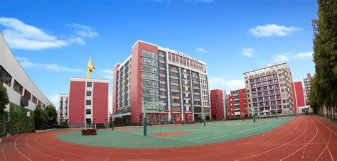上海工商外国语学校读几年毕业