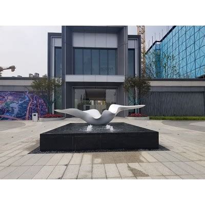 上海拉丝玻璃钢雕塑优选企业