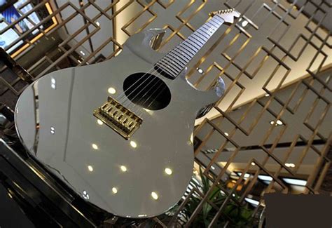 不锈钢做的吉他