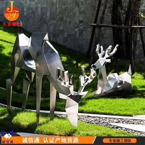 不锈钢几何体鹿雕塑图片
