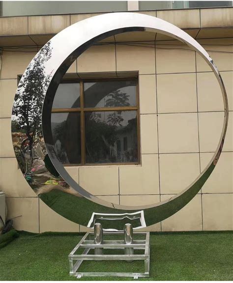 不锈钢发光镂空月亮圆环雕塑