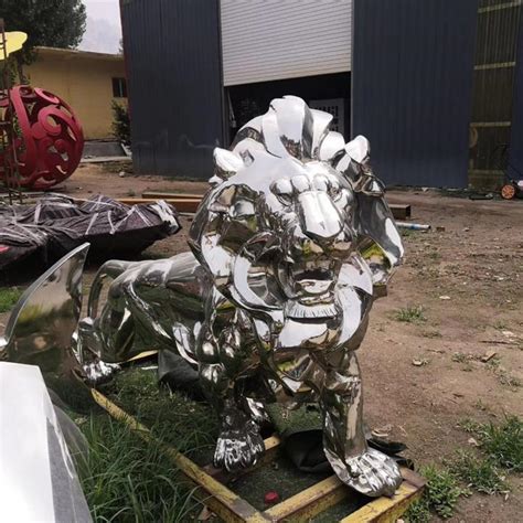 不锈钢狮子头雕塑