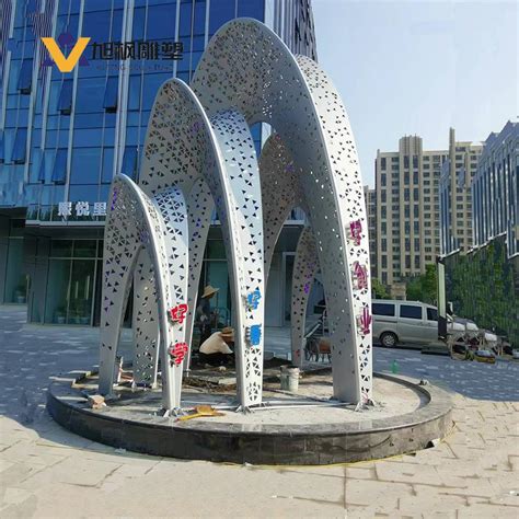 不锈钢镂空校园玻璃钢雕塑设计