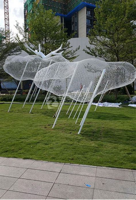 不锈钢镂空玻璃钢景观雕塑制作