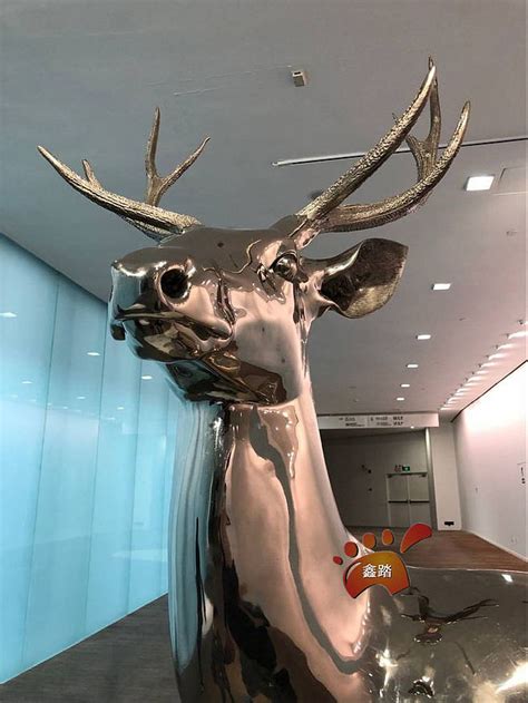 不锈钢镜面切面动物鹿雕塑
