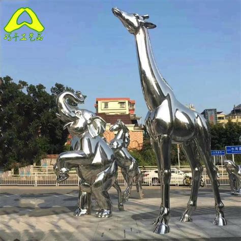 不锈钢雕塑镜面长颈鹿