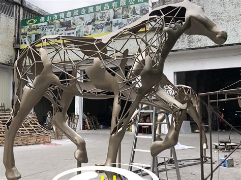 不锈钢马镂空雕塑定制厂家