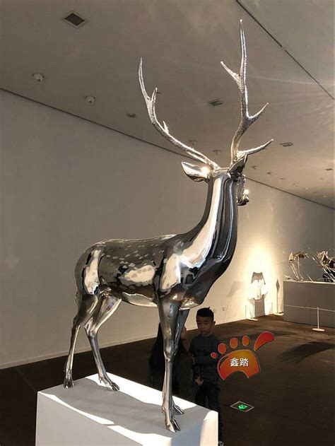 不锈钢鹿雕塑效果图