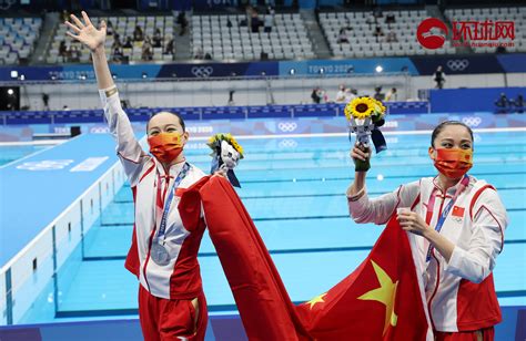 东京奥运中国花样游泳领奖