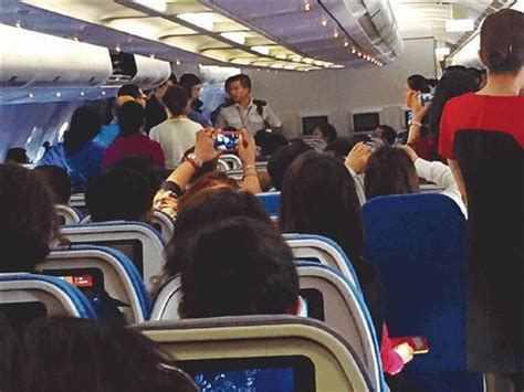 中国乘客登机后被要求下机