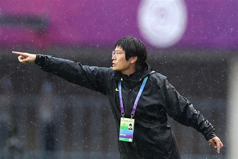 中国女足主教练落泪