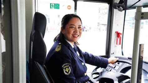 中国最美女公交司机