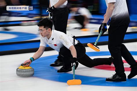 中国男子冰壶队战胜美国队