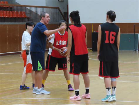 中国的青少年篮球培训教练