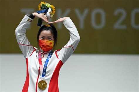 中国第一次夺金牌的人