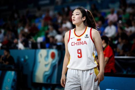 中国篮球队李梦照片