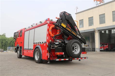 中国轮式救援车