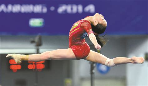中国运动员跳马视频