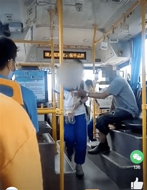 中年男子公交车上猥亵女孩