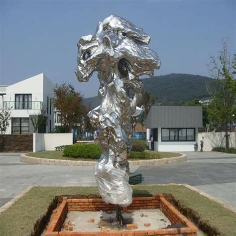 丹东玻璃钢雕塑喷漆