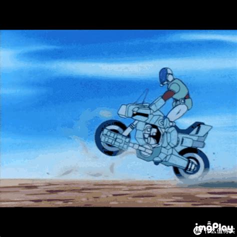 主角骑可以变形的摩托车的动画片
