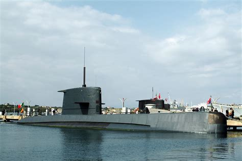 乌纳级小型潜艇