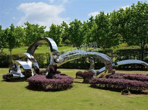 云南镜面玻璃钢景观雕塑公司