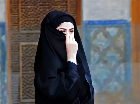 伊朗为什么要求女性戴头巾