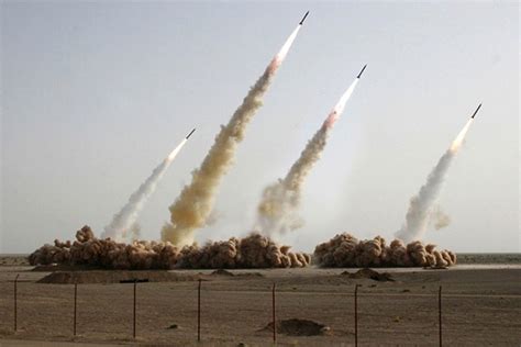 伊朗发射导弹打击美国军事基地