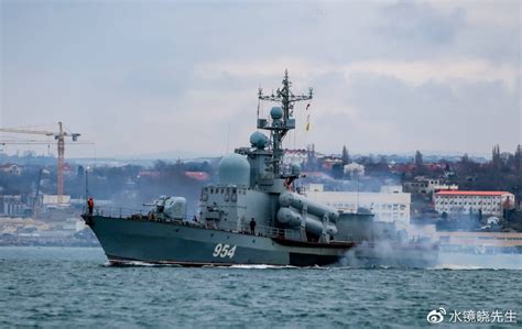 俄军舰在黑海动手了 环球网