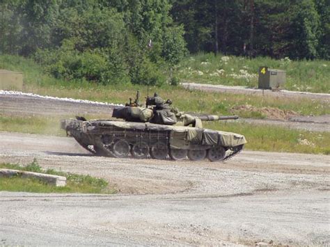 俄年内将换装七个营的新式坦克