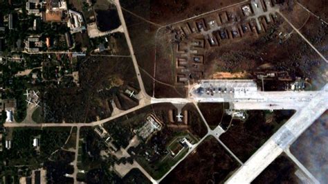 俄罗斯克里米亚机场爆炸