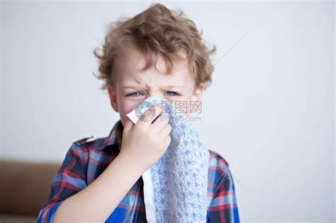 保姆用毛巾捂婴儿鼻子不让呼吸