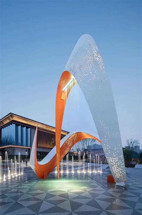 信阳广场抽象不锈钢雕塑