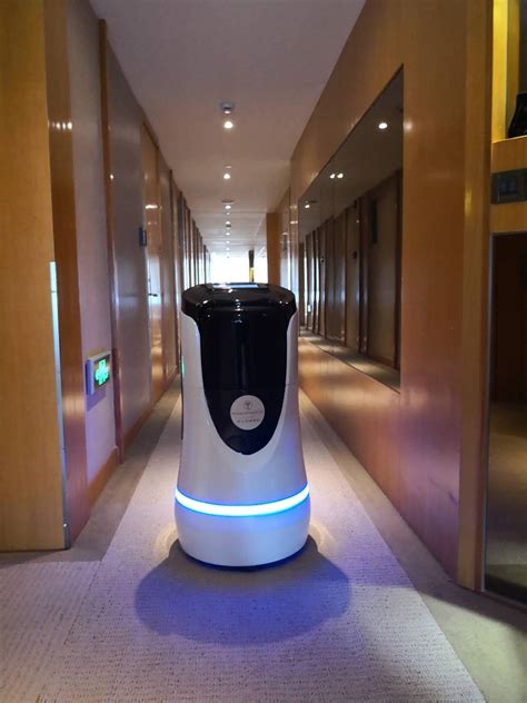 全球首家机器人服务酒店