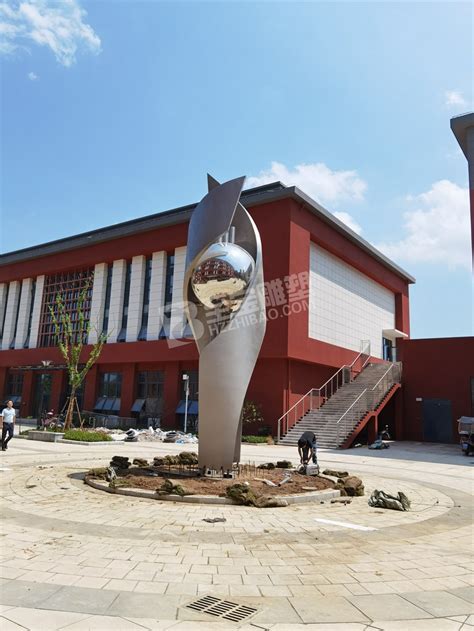 六安校园玻璃钢雕塑