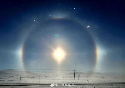 内蒙古出现有彩虹光环的日晕