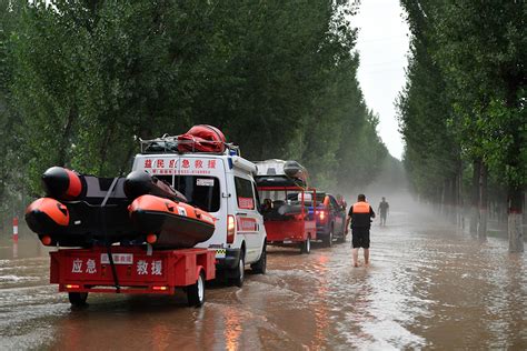 农民工被洪水围困救援