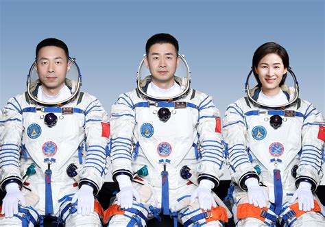 刘洋等3位航天员回到地球了吗