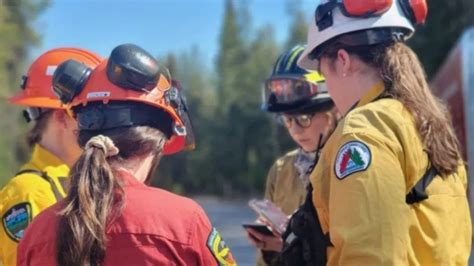 加拿大山火被女消防员点燃