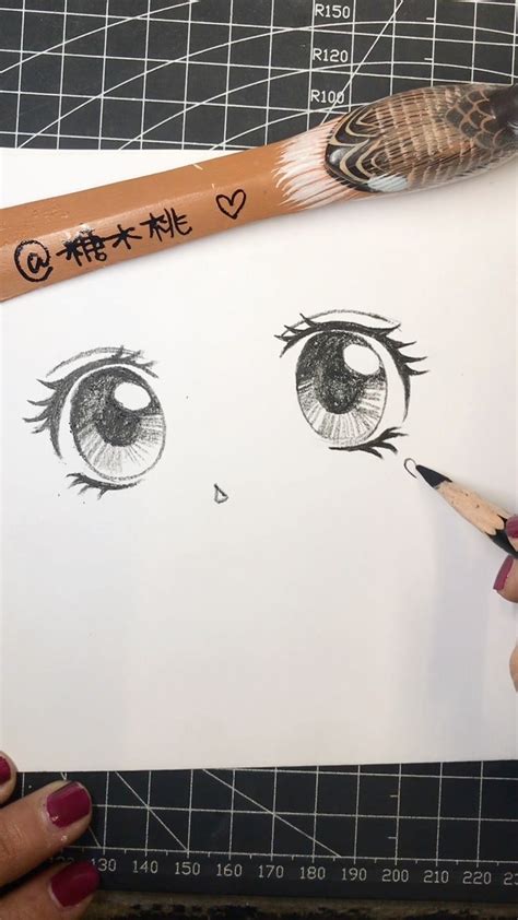 动漫人物女生眼睛画法用彩色铅笔