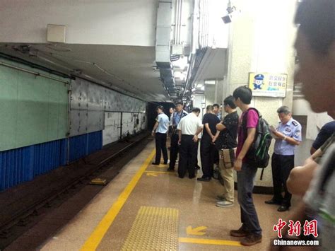 北京地铁2号线发生事故